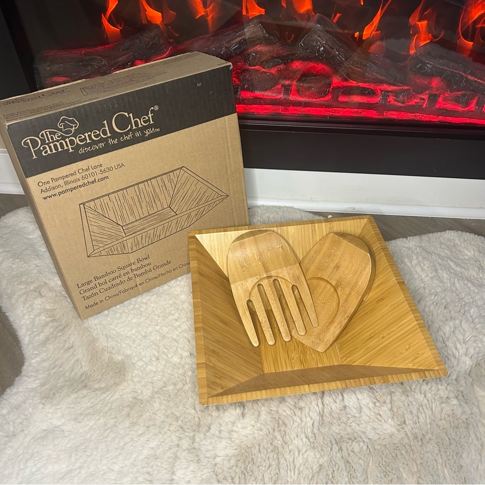 The Pampered Chef Bamboo Square Serving Bowl with Servers - Natural Wood